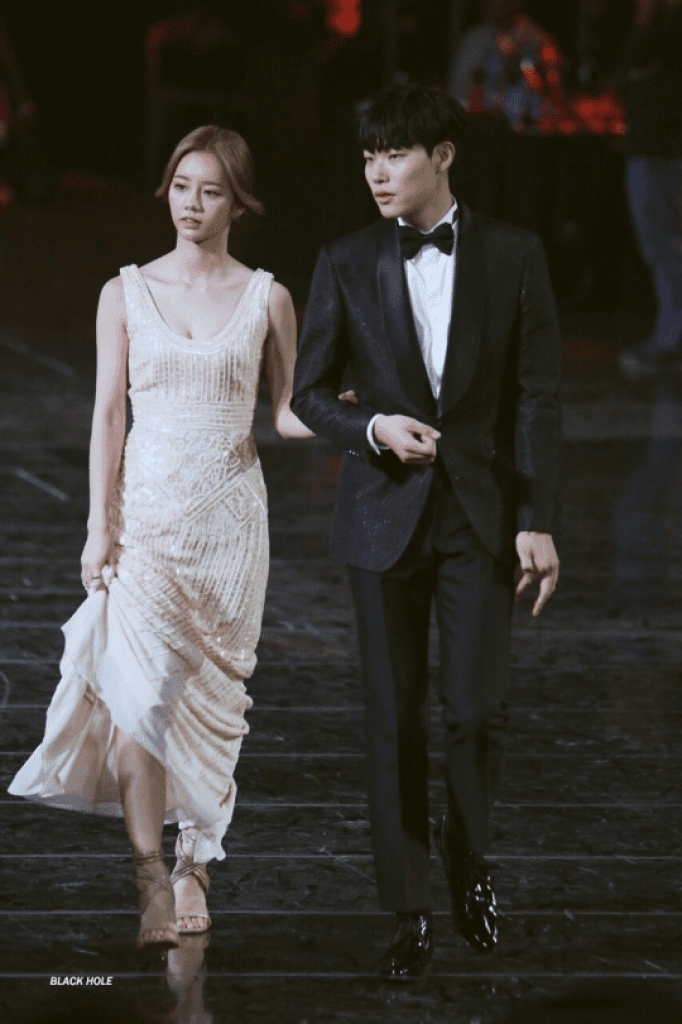 Hyeri - Ryu Jun Yeol ba năm yêu nhau vẫn ngọt ngào, hạnh phúc