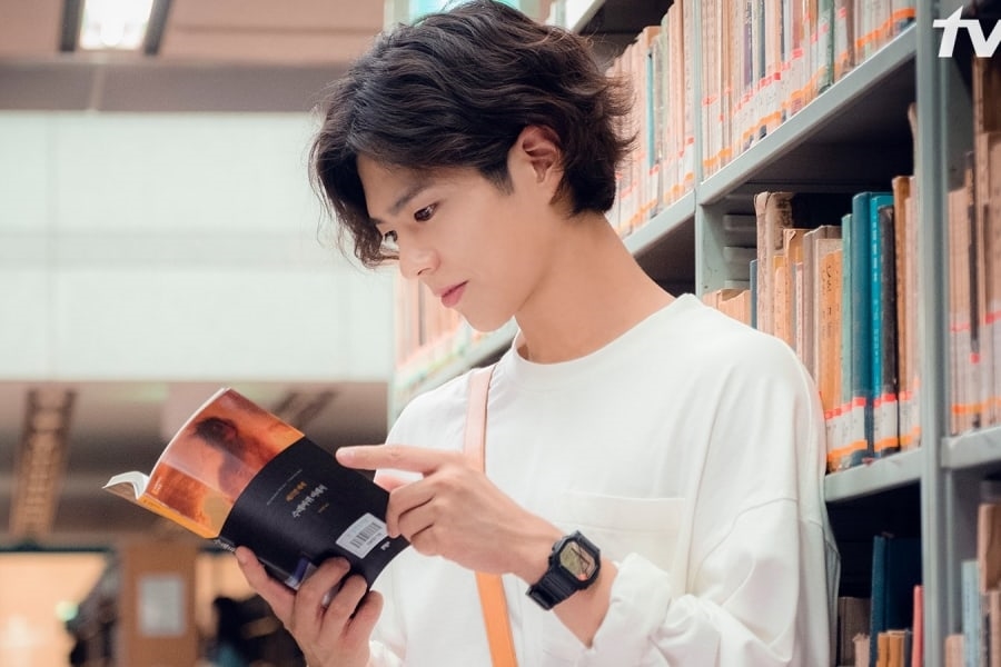 Nam thần Hàn Quốc khiến fan hết hồn với kiểu tóc lạ 'dìm hàng'