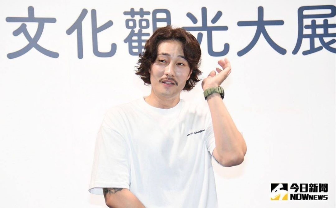 Nam thần Hàn Quốc khiến fan hết hồn với kiểu tóc lạ 'dìm hàng'