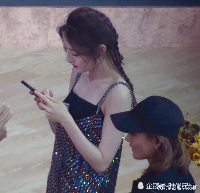 Địch Lệ Nhiệt Ba được netizen ca tụng là 'sát thủ ảnh chụp lén'