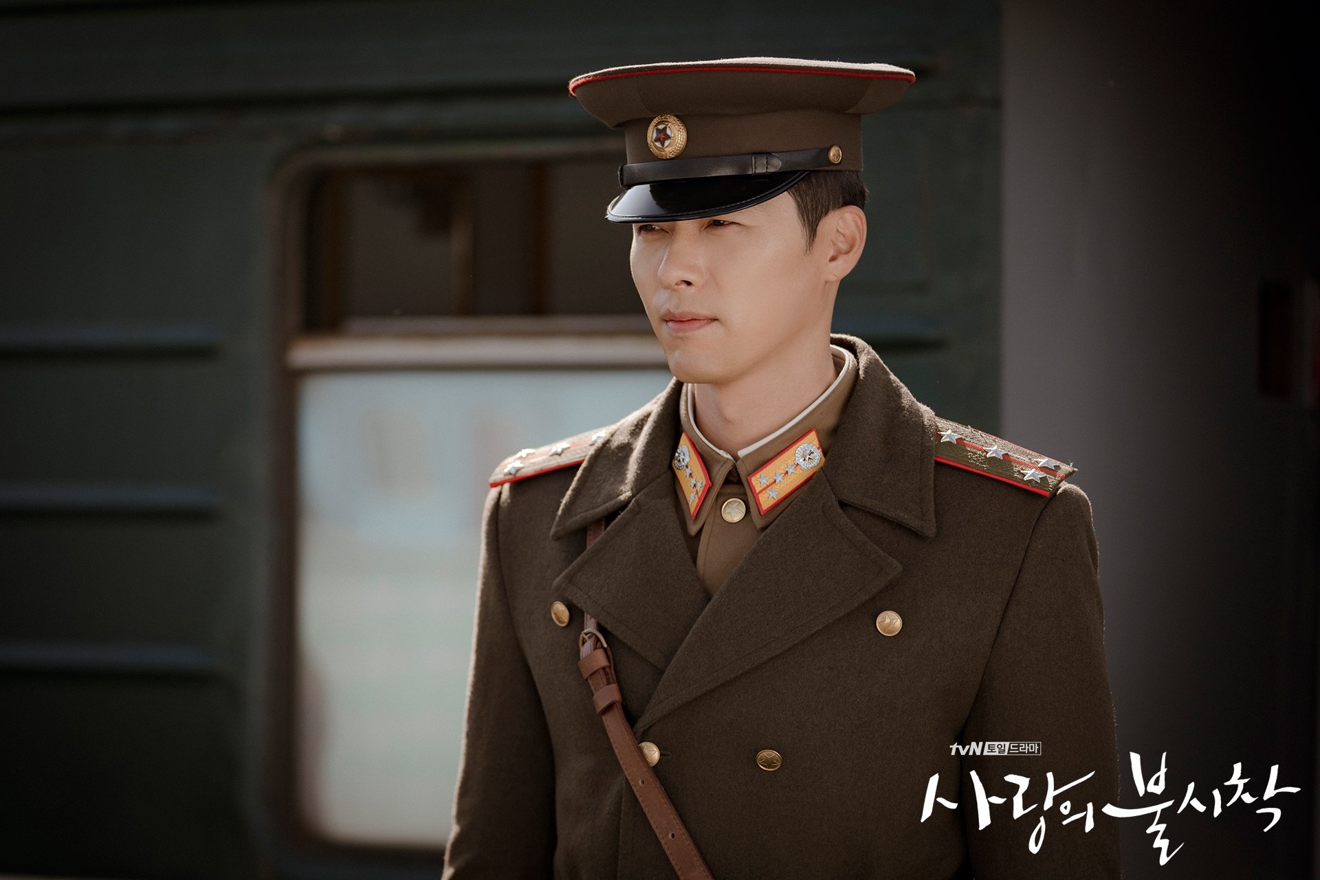 Hyun Bin phong độ với tạo hình quân nhân trong phim mới