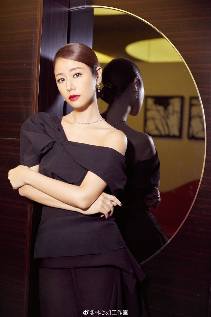 Lâm Tâm Như bị netizen mỉa mai vì bị lộ ảnh không photoshop kém sắc