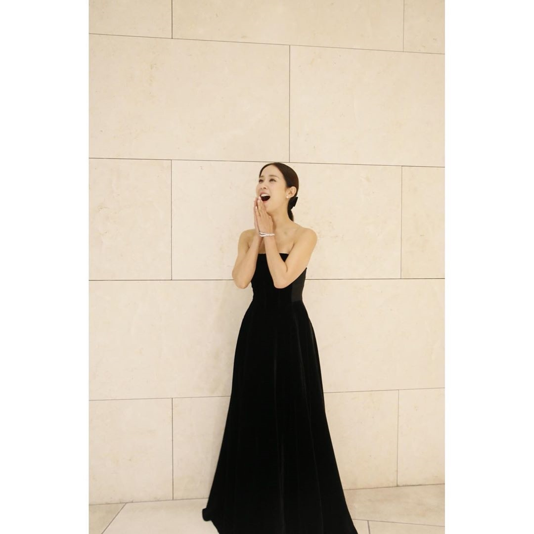 Song Hye Kyo được “ảnh hậu Rồng Xanh” khen xinh đẹp trên MXH