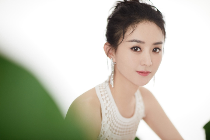 Triệu Lệ Dĩnh vui vẻ quay lại phim trường Hữu Phỉ sau scandal bỏ phim