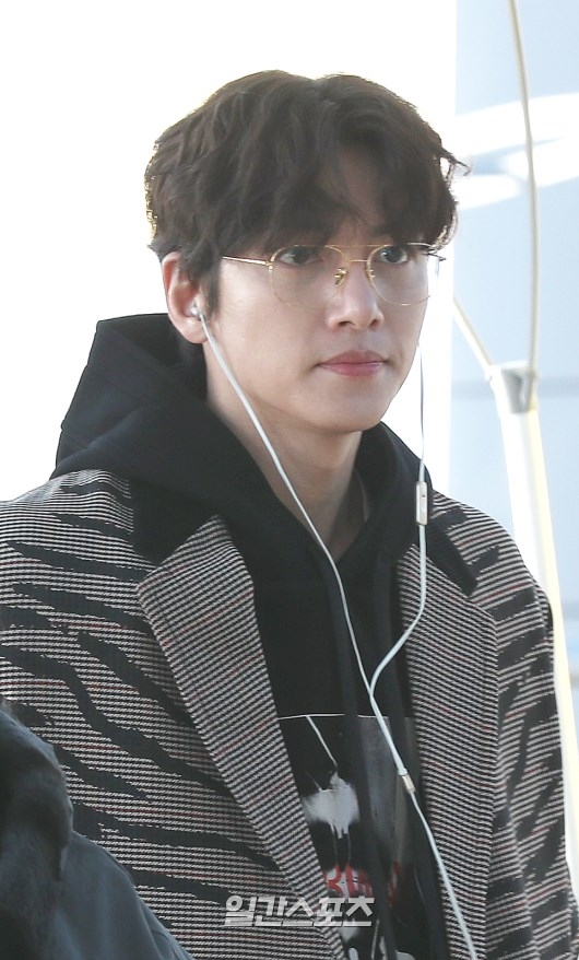 Ji Chang Wook đẹp trai ngời ngời lên đường bay sang Việt Nam dự AAA