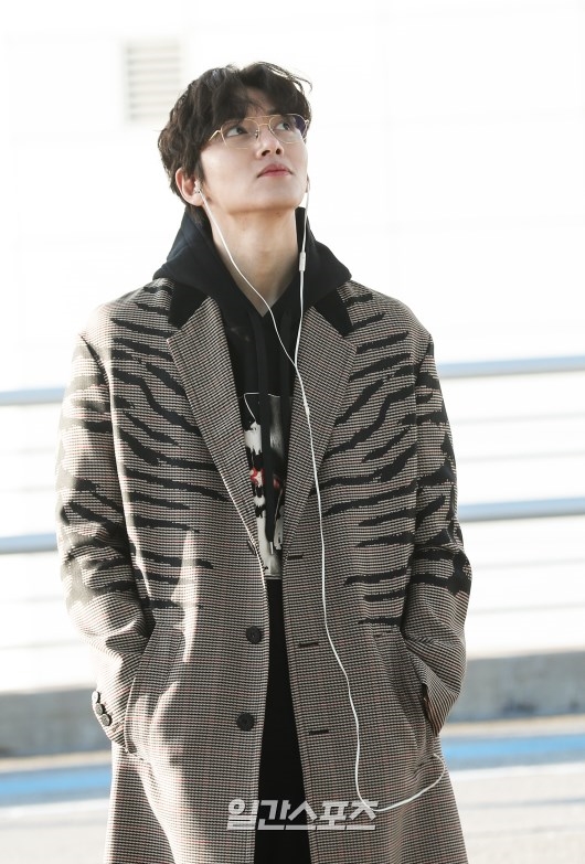 Ji Chang Wook đẹp trai ngời ngời lên đường bay sang Việt Nam dự AAA