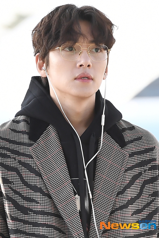 Ji Chang Wook đẹp trai ngời ngời lên đường bay sang Việt Nam dự AAA