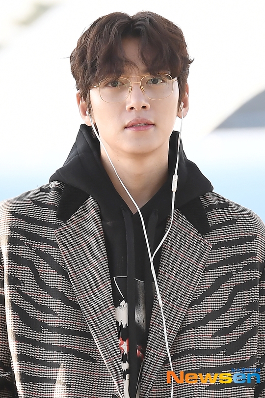 Ji Chang Wook đẹp trai ngời ngời lên đường bay sang Việt Nam dự AAA