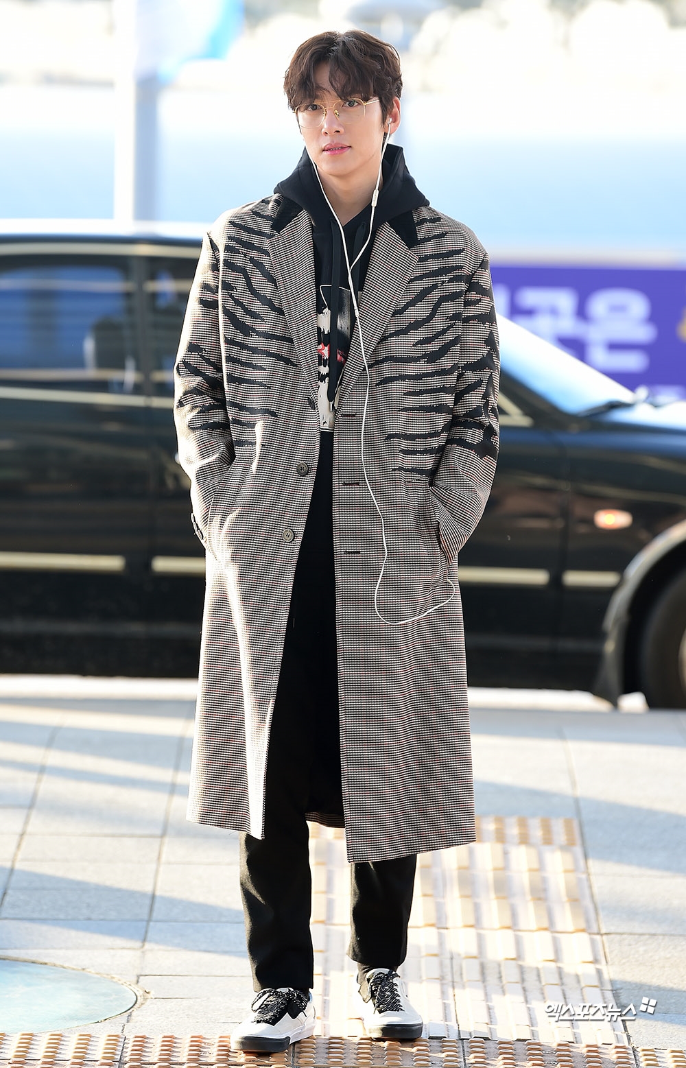 Ji Chang Wook đẹp trai ngời ngời lên đường bay sang Việt Nam dự AAA
