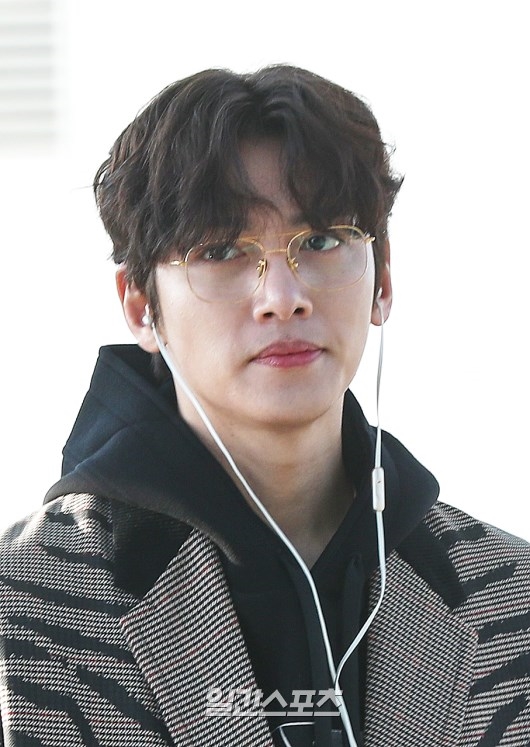 Ji Chang Wook đẹp trai ngời ngời lên đường bay sang Việt Nam dự AAA