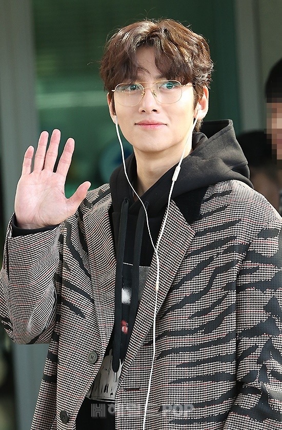 Ji Chang Wook đẹp trai ngời ngời lên đường bay sang Việt Nam dự AAA