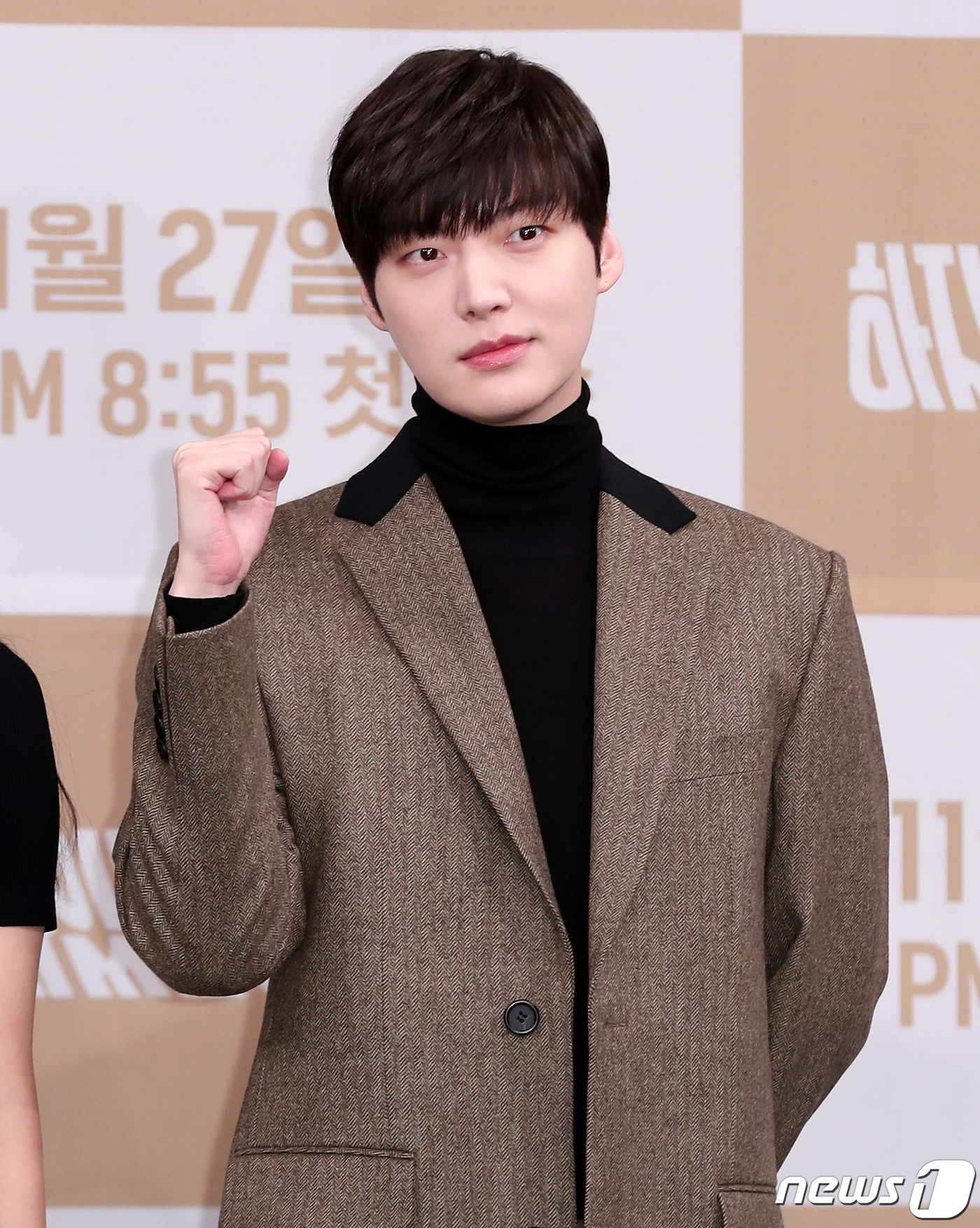 Ahn Jae Hyun và Oh Yeon Seo giữ khoảng cách trong họp báo phim mới