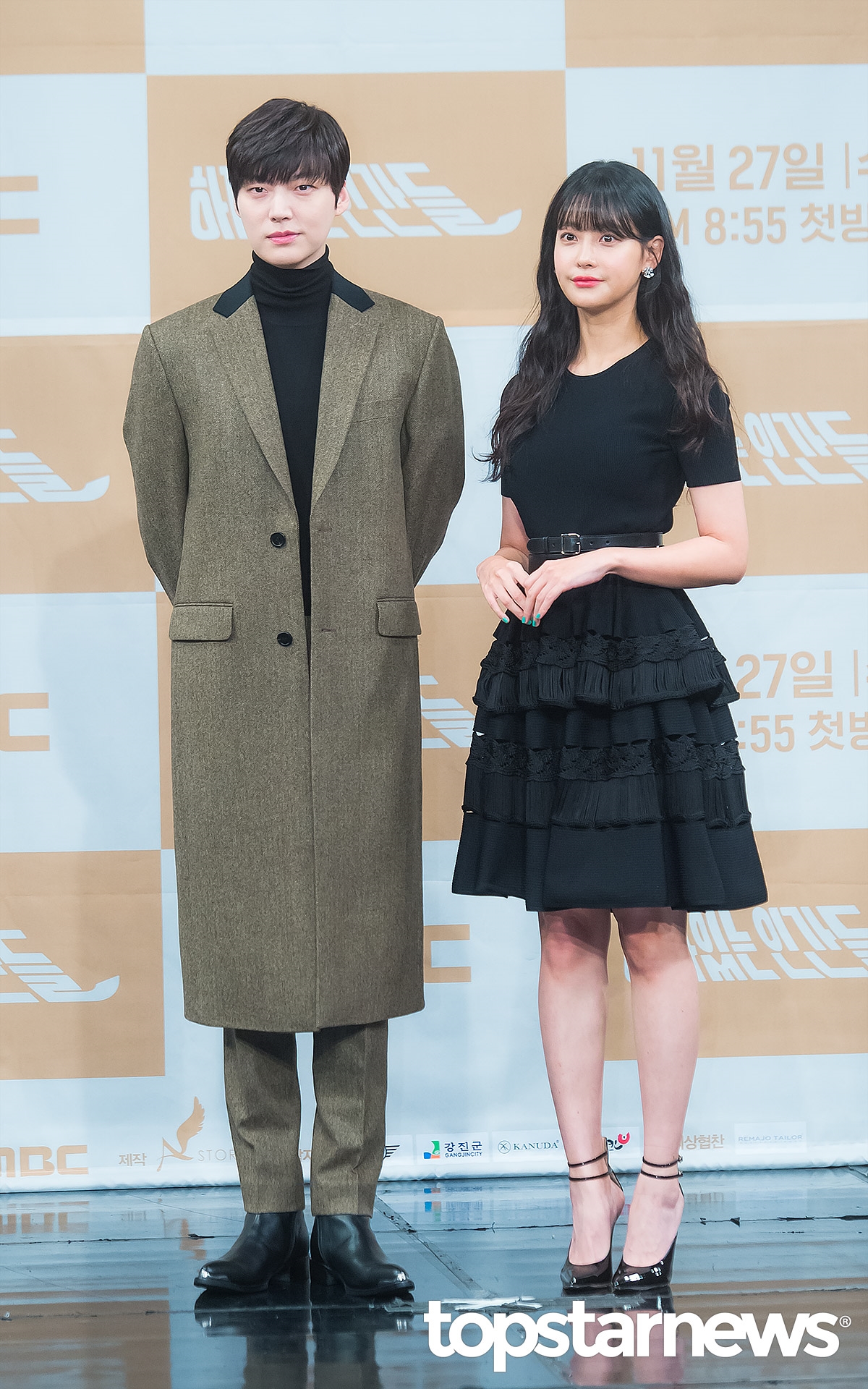 Ahn Jae Hyun và Oh Yeon Seo giữ khoảng cách trong họp báo phim mới
