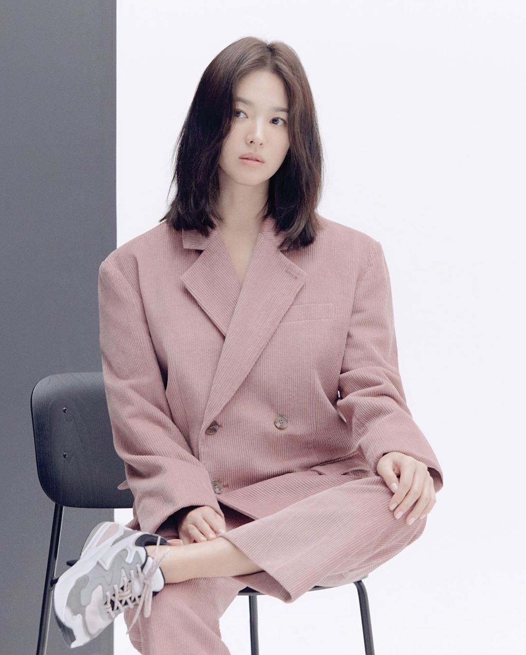 Song Hye Kyo và Goo Hye Sun cá tính, quyến rũ trong bộ ảnh mới