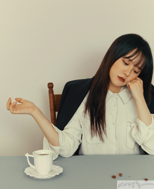 Song Hye Kyo và Goo Hye Sun cá tính, quyến rũ trong bộ ảnh mới