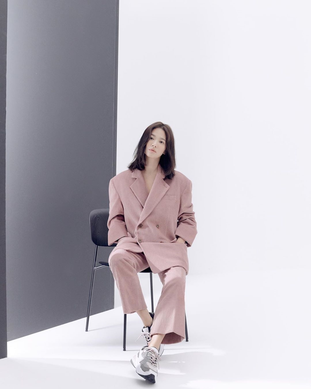 Song Hye Kyo và Goo Hye Sun cá tính, quyến rũ trong bộ ảnh mới