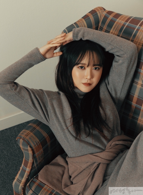 Song Hye Kyo và Goo Hye Sun cá tính, quyến rũ trong bộ ảnh mới