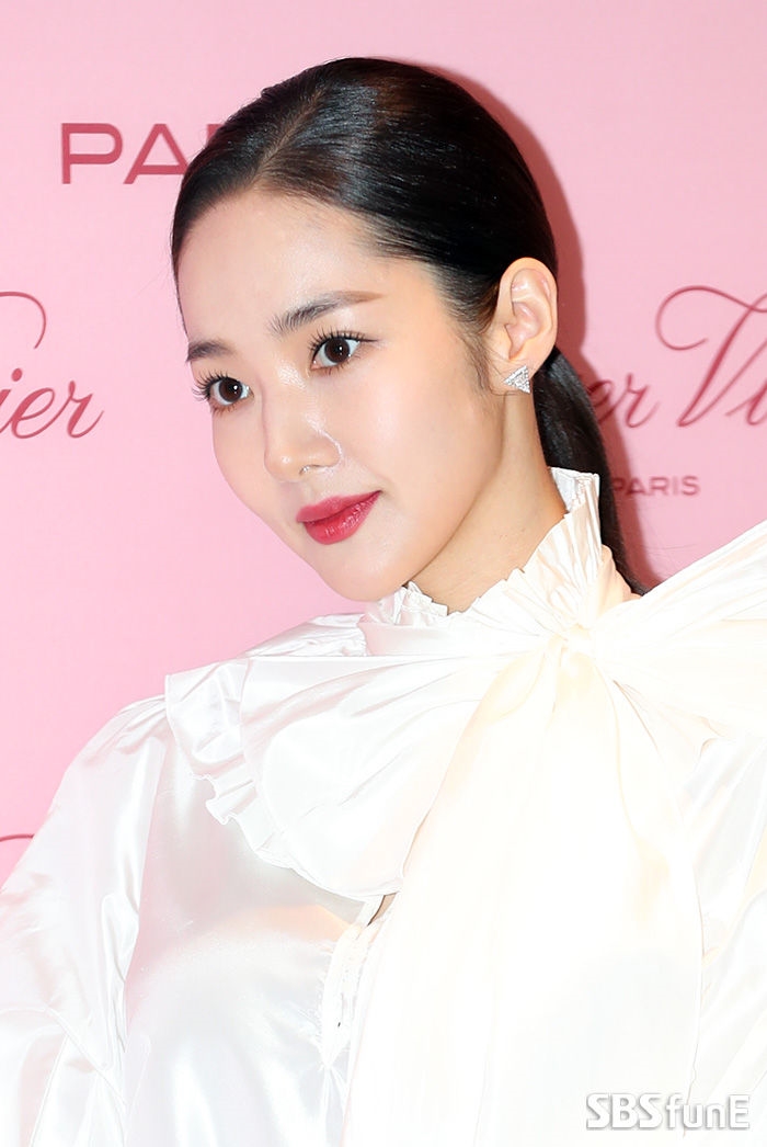 Park Min Young đọ sắc Shin Min Ah trong sự kiện mới