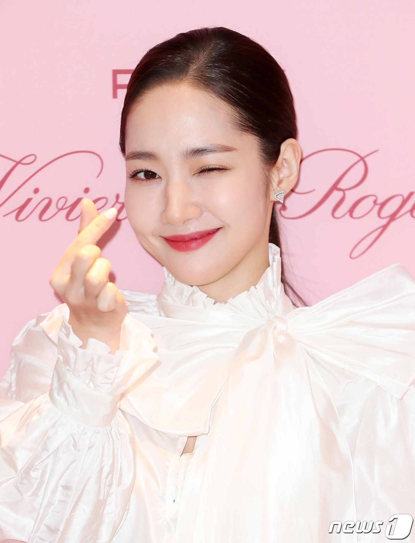 Park Min Young đọ sắc Shin Min Ah trong sự kiện mới