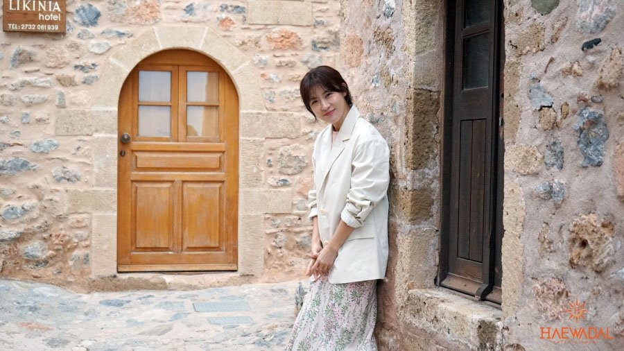 Ha Ji Won xinh xắn, trẻ trung trong loạt ảnh phim mới sắp ra mắt