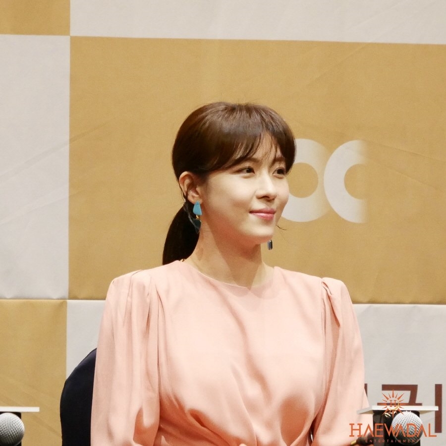 Ha Ji Won xinh xắn, trẻ trung trong loạt ảnh phim mới sắp ra mắt