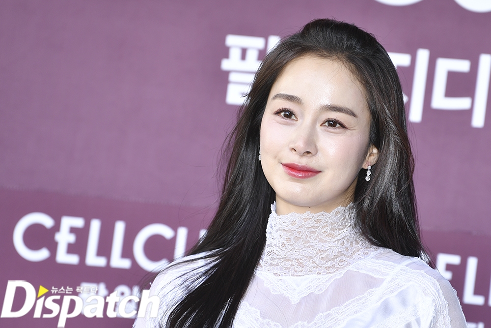 Kim Tae Hee xinh đẹp rạng ngời trong sự kiện đầu tiên hậu sinh con