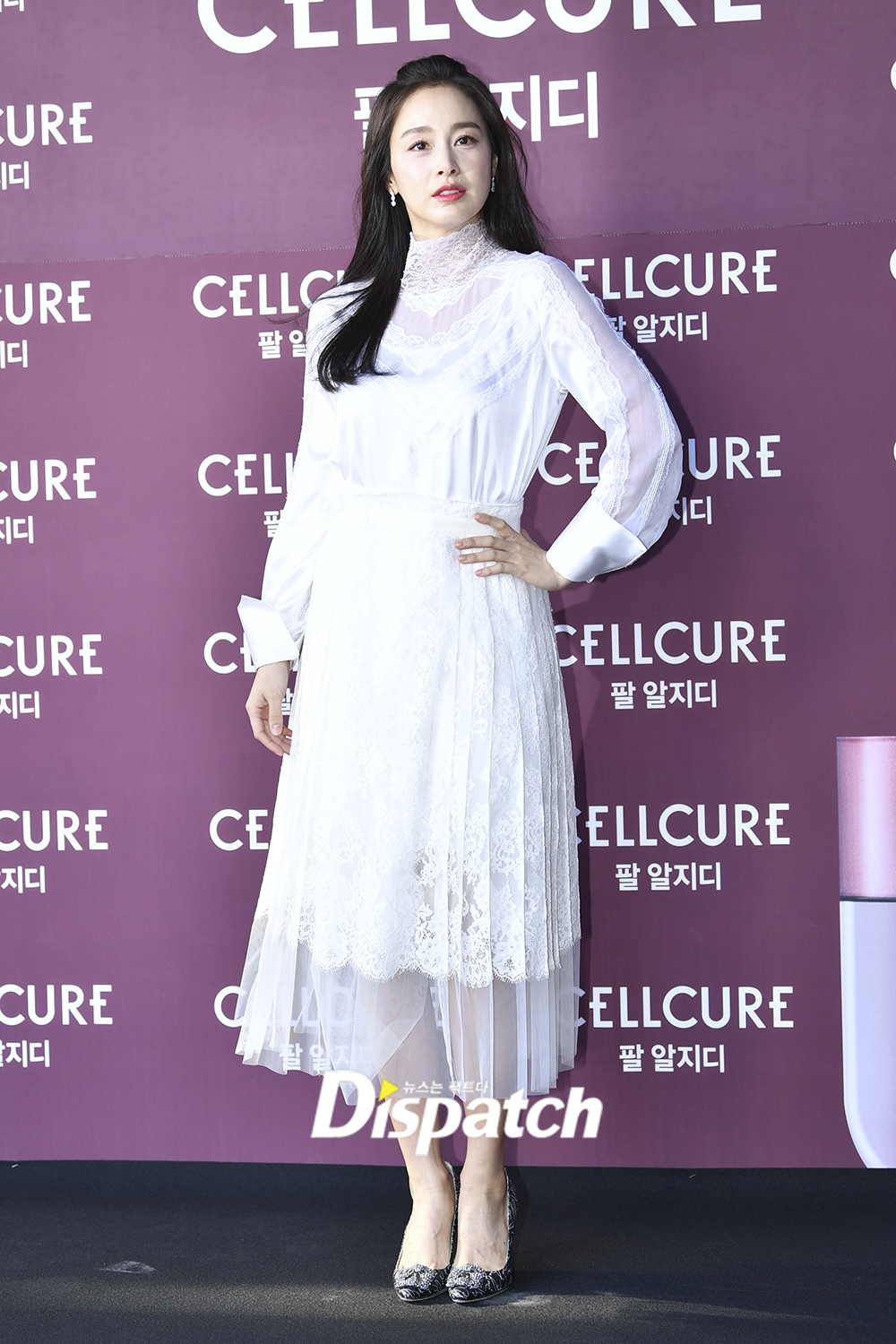 Kim Tae Hee xinh đẹp rạng ngời trong sự kiện đầu tiên hậu sinh con