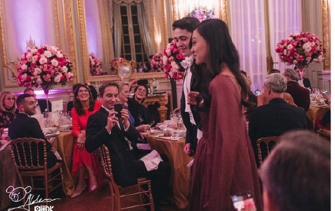 Con gái Lý Liên Kiệt và Khâu Thục Trinh đọ sắc trong đêm Le Bal