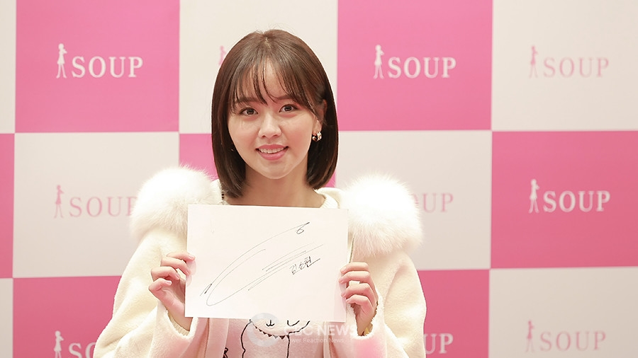 Kim So Hyun trở lại trẻ trung, quyến rũ trong sự kiện mới và MMA