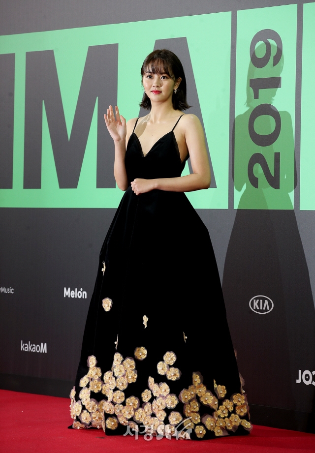 Kim So Hyun trở lại trẻ trung, quyến rũ trong sự kiện mới và MMA