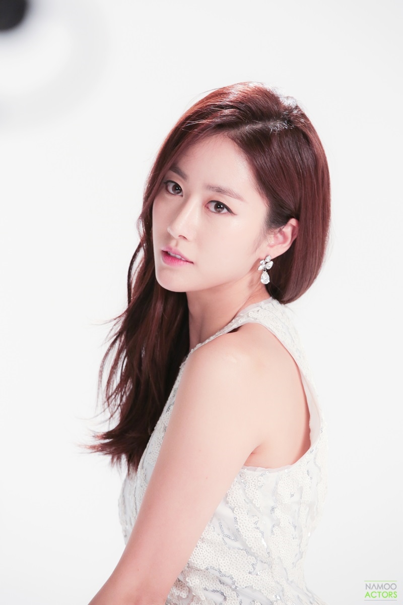 Jeon Hye Bin thông báo kết hôn cùng người yêu ngoài ngành