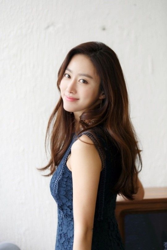 Jeon Hye Bin thông báo kết hôn cùng người yêu ngoài ngành