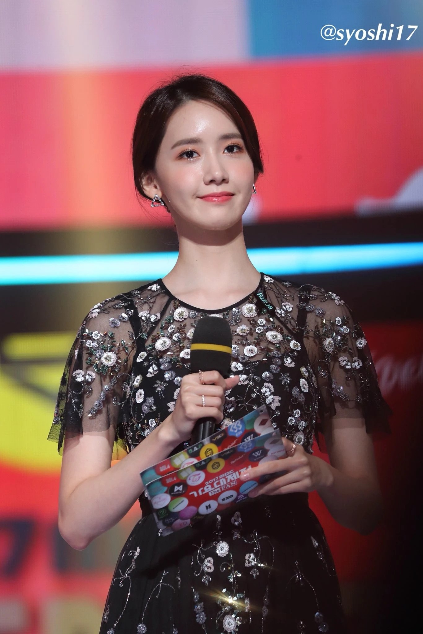 Yoona khoe sắc tuyệt đỉnh trong vai trò MC tại các sự kiện cuối năm
