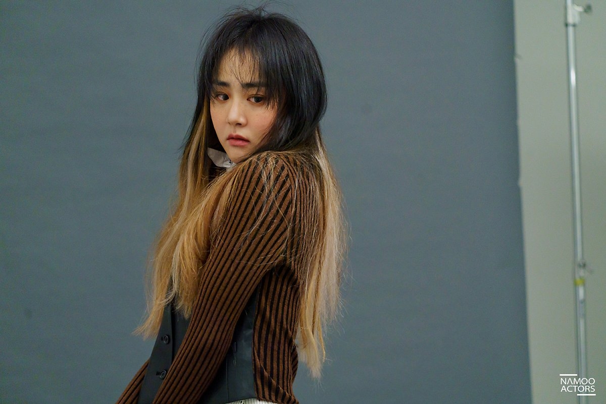 Moon Geun Young “lột xác” cá tính, chất ngất trong bộ ảnh tạp chí mới