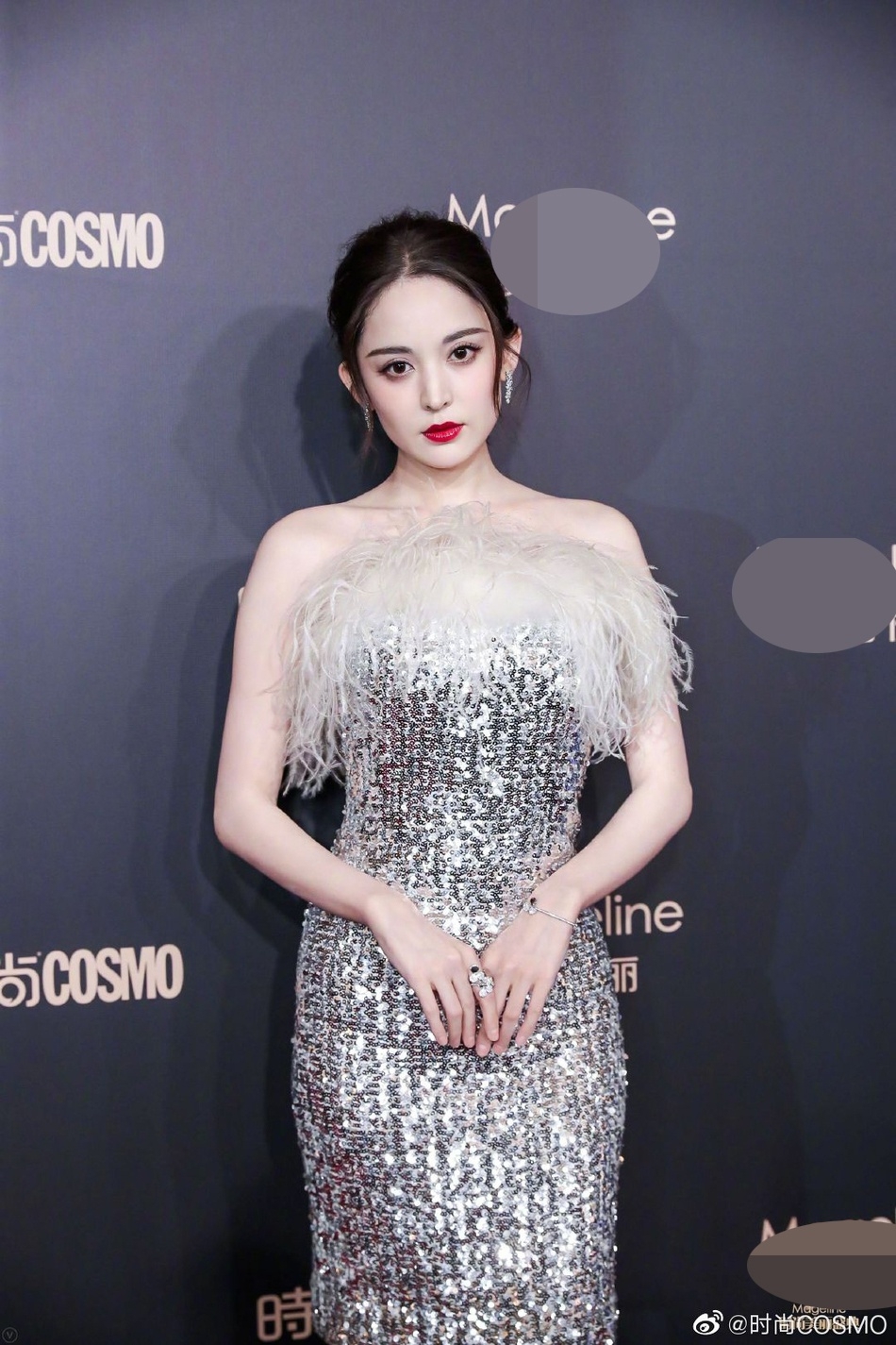 Địch Lệ Nhiệt Ba - Yoona bị Kiều Hân lấn lướt trên thảm đỏ Cosmo