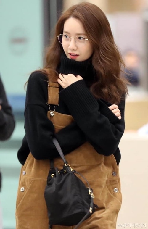 Yoon Ah trẻ trung như cô sinh viên đại học dù sắp 30 tuổi