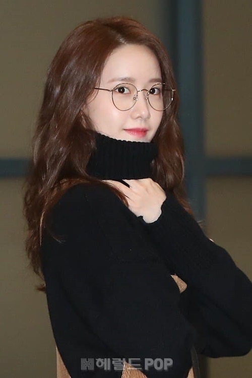 Yoon Ah trẻ trung như cô sinh viên đại học dù sắp 30 tuổi