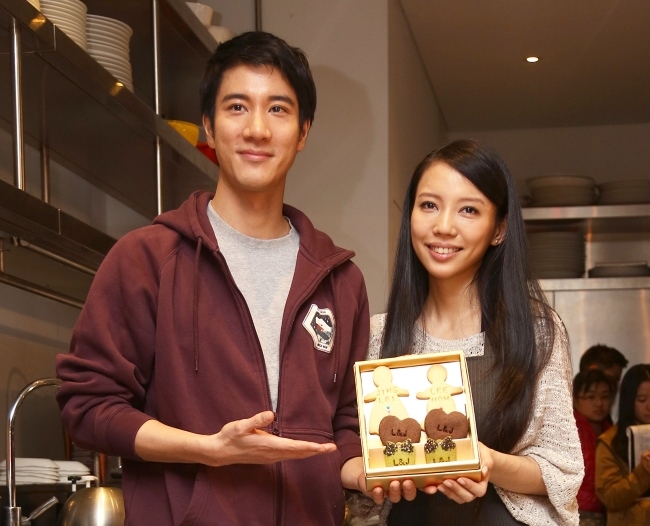 Côn Lăng, vợ Lâm Chí Dĩnh và những fan girl thành công nhất Cbiz