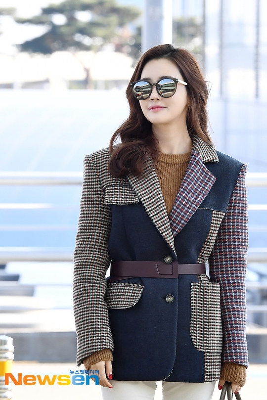 Lee Da Hae khoe nhan sắc và thần thái nổi bật ở sân bay
