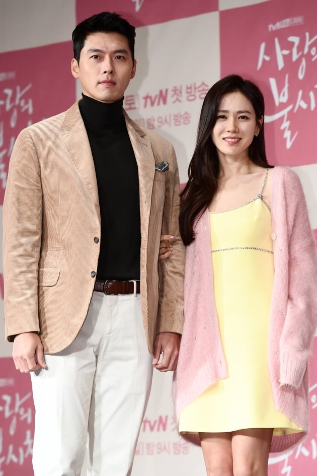 Hyun Bin - Son Ye Jin đẹp đôi trong họp báo 'Hạ cánh nơi anh' 