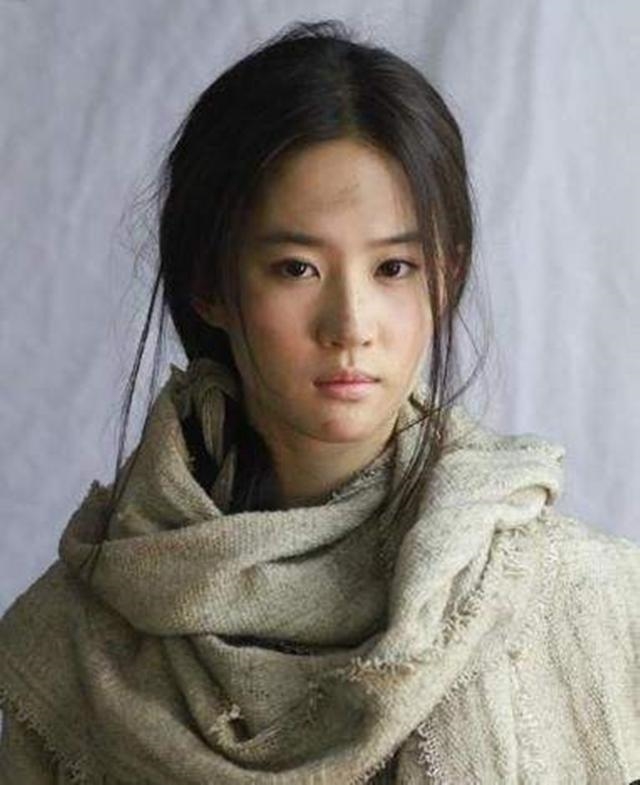 Sao Cbiz làm ăn mày: Trịnh Sảng xinh xắn, AngelaBaby như tiểu thư