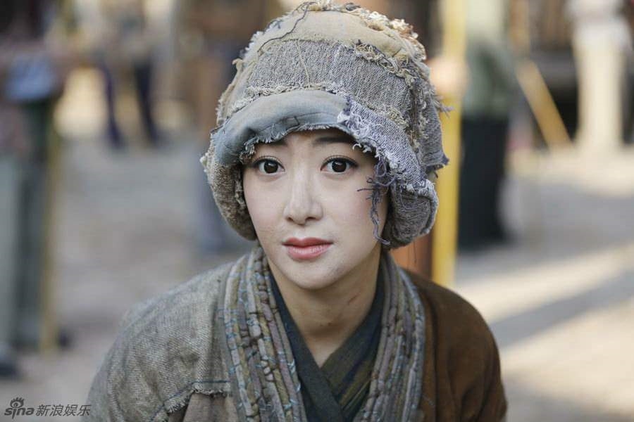 Sao Cbiz làm ăn mày: Trịnh Sảng xinh xắn, AngelaBaby như tiểu thư