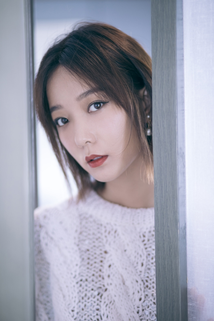 Vương Lạc Đan bị netizen Hoa ngữ ném đá vì bị fan cuồng cầu hôn