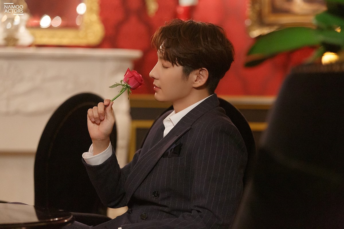 Lee Jun Ki tặng fan bộ ảnh khoe vẻ đẹp nam thần cực phẩm quyến rũ