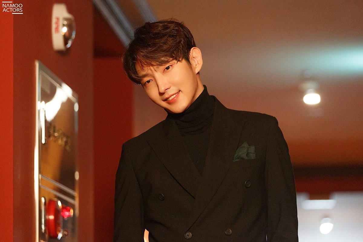 Lee Jun Ki tặng fan bộ ảnh khoe vẻ đẹp nam thần cực phẩm quyến rũ