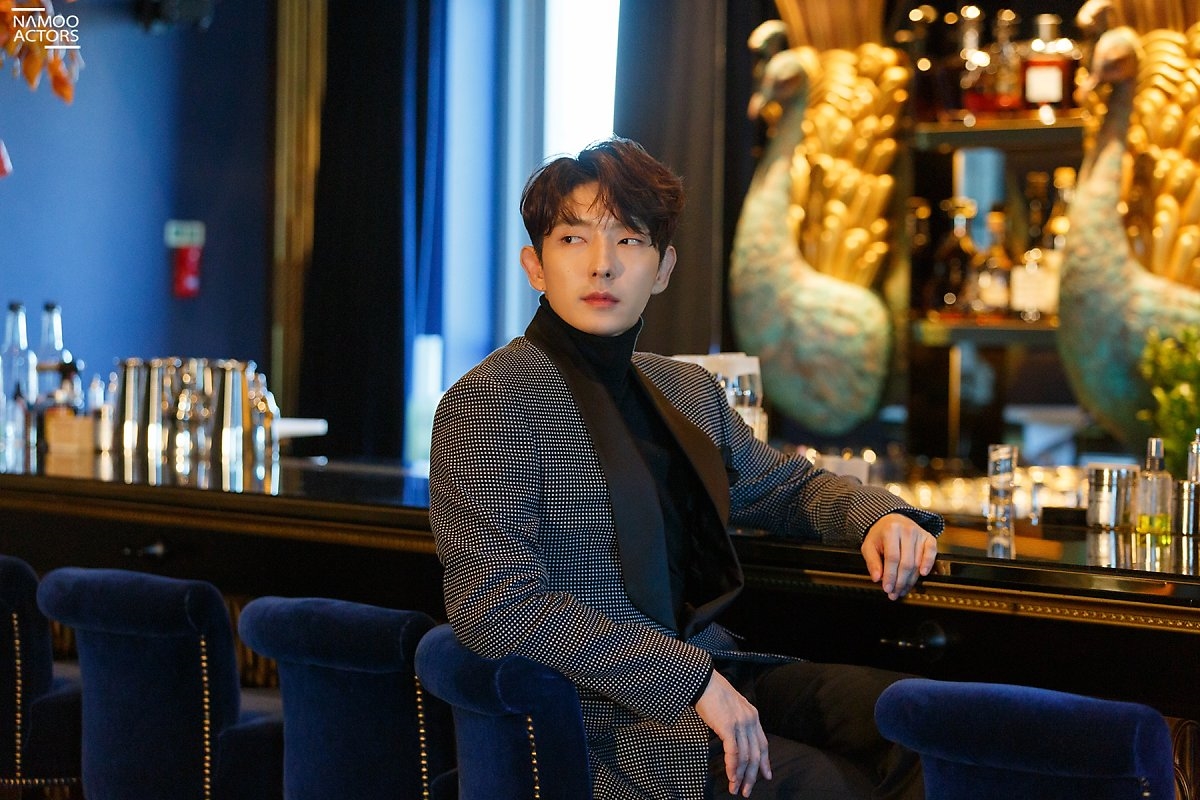 Lee Jun Ki tặng fan bộ ảnh khoe vẻ đẹp nam thần cực phẩm quyến rũ