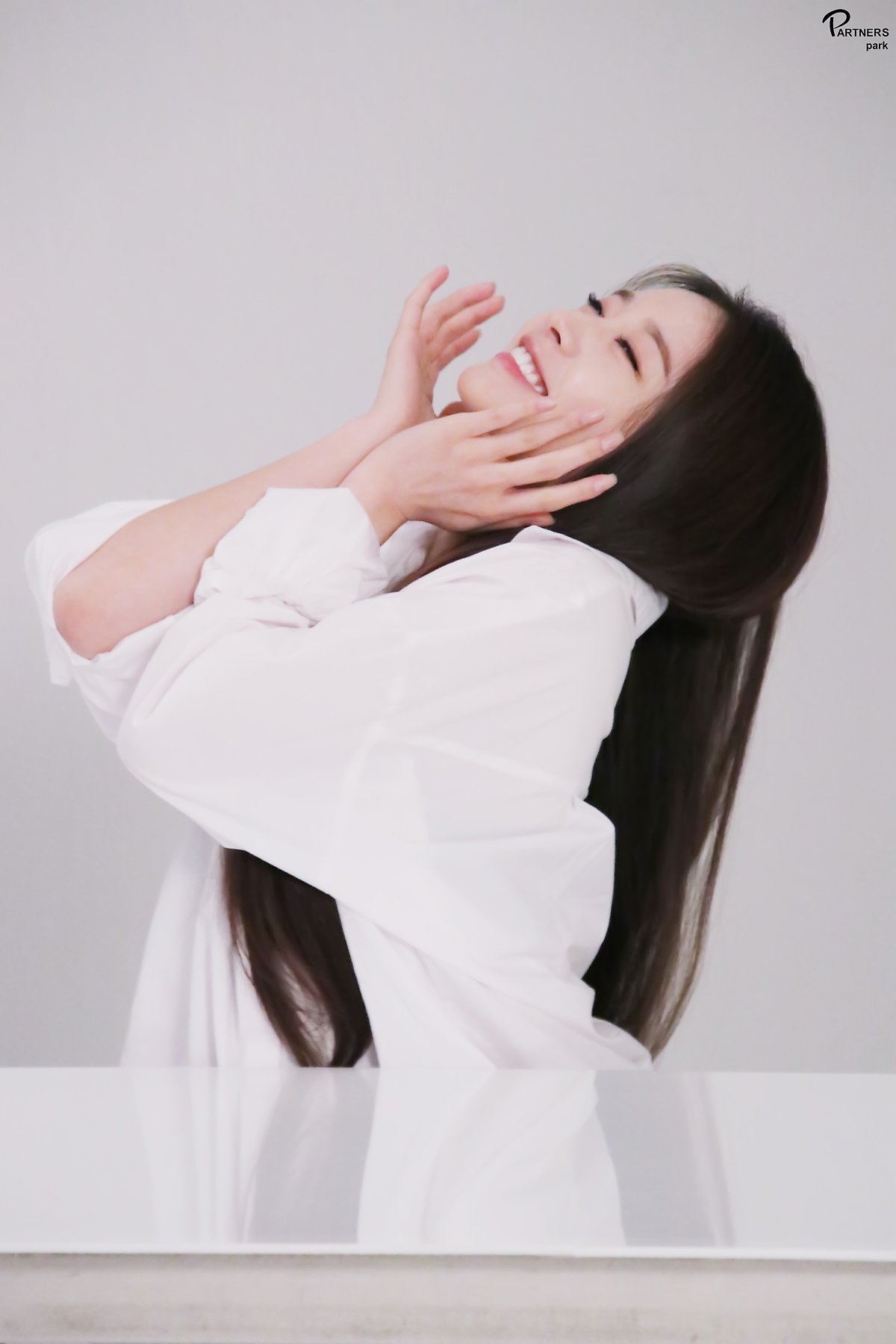 Jiyeon tung bộ ảnh chào năm mới đẹp mê hồn trước thềm comeback