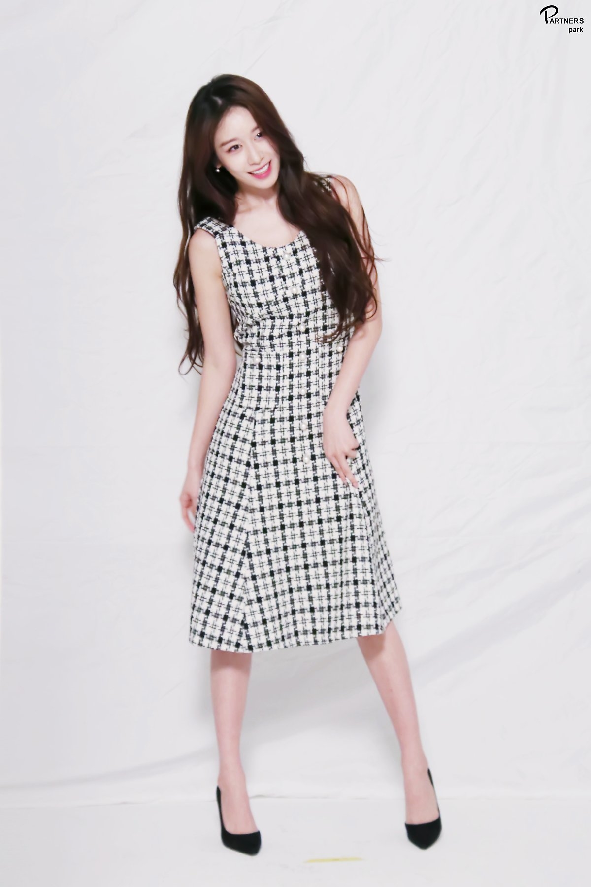 Jiyeon tung bộ ảnh chào năm mới đẹp mê hồn trước thềm comeback