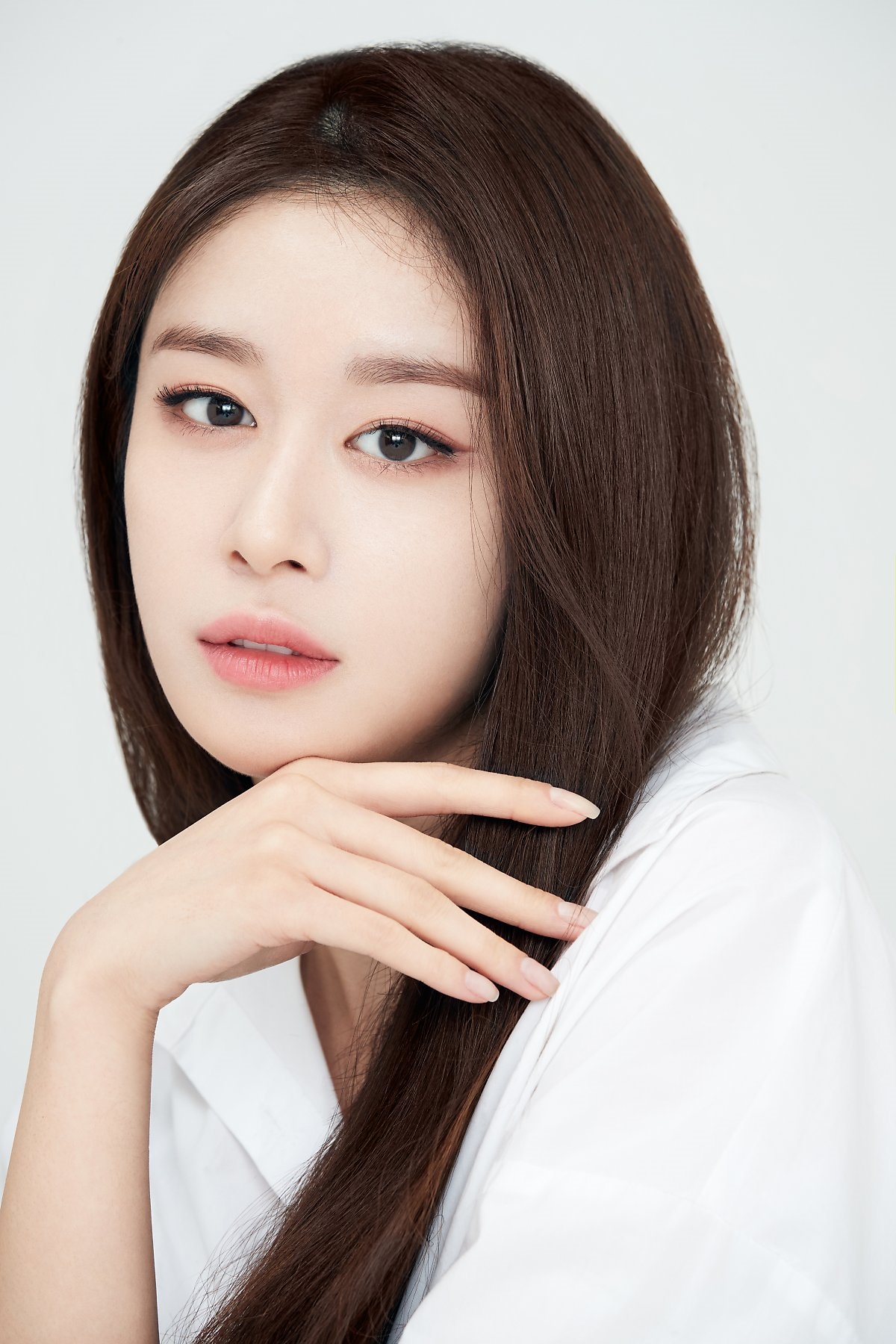 Jiyeon tung bộ ảnh chào năm mới đẹp mê hồn trước thềm comeback