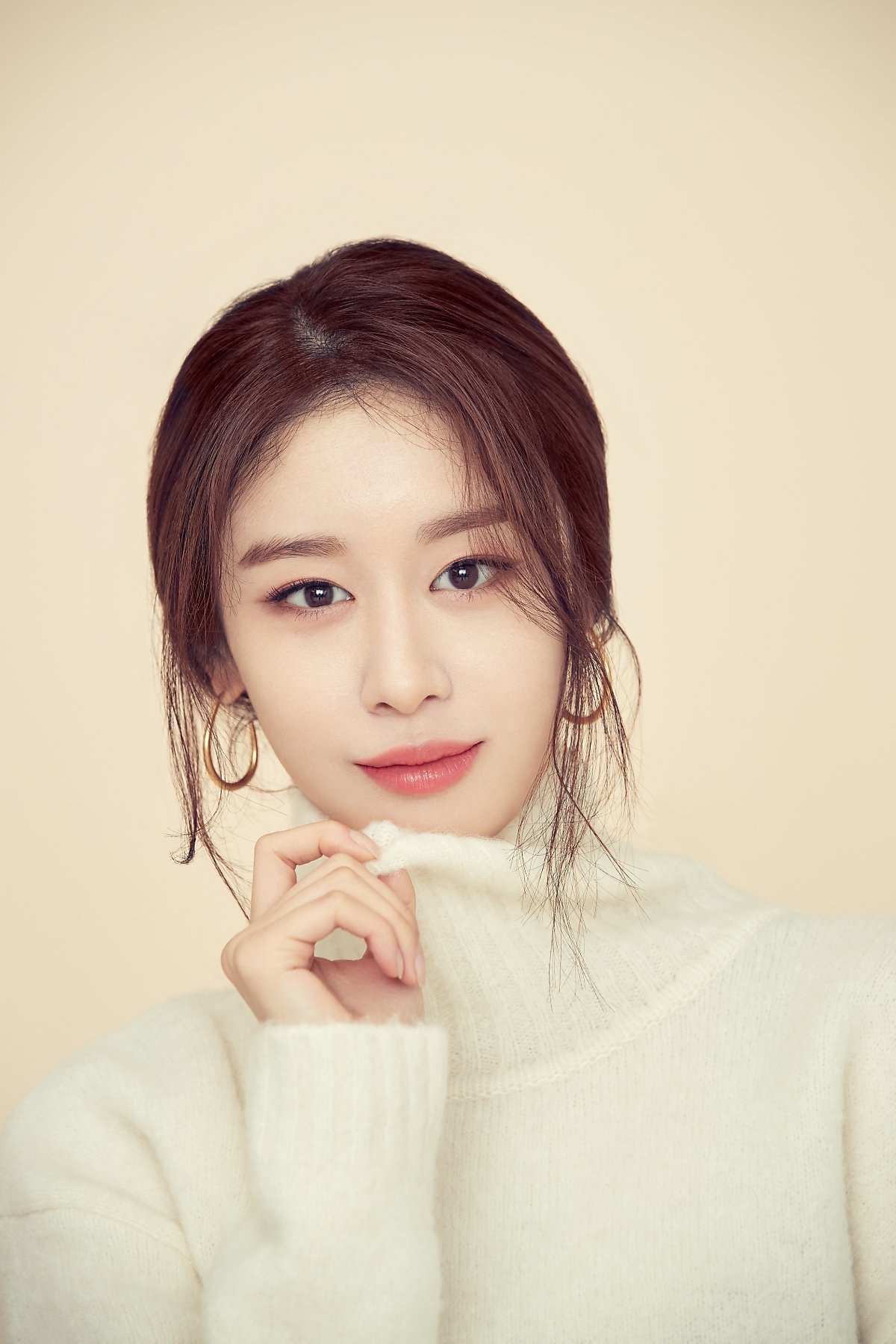 Jiyeon tung bộ ảnh chào năm mới đẹp mê hồn trước thềm comeback